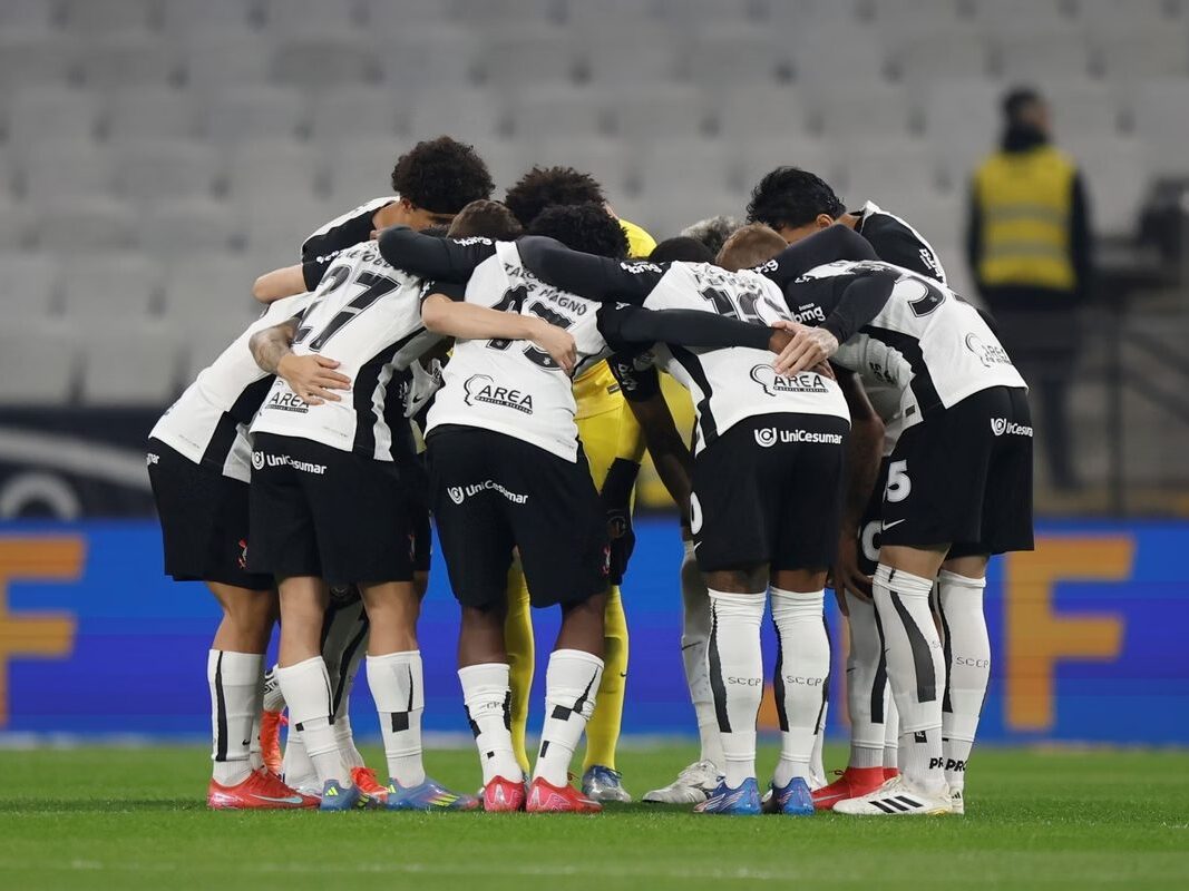 corinthians-enfrenta-bahia-com-desfalques-edited Corinthians enfrenta Bahia com desfalques no Brasileirão 2025 e pressão por vitória